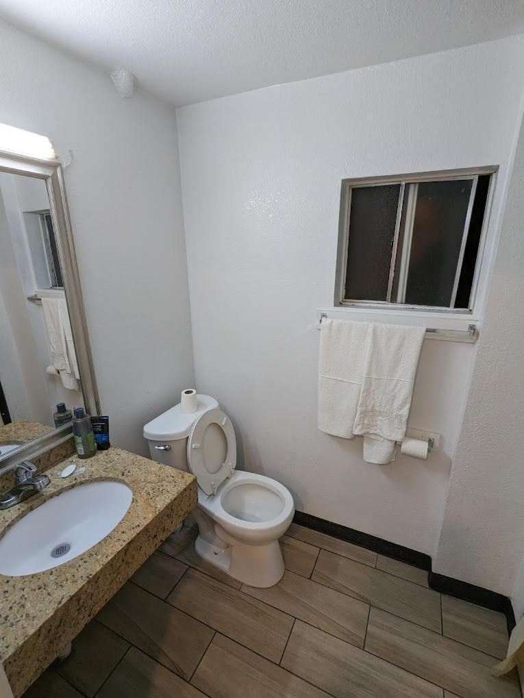 Motel Ace Budget